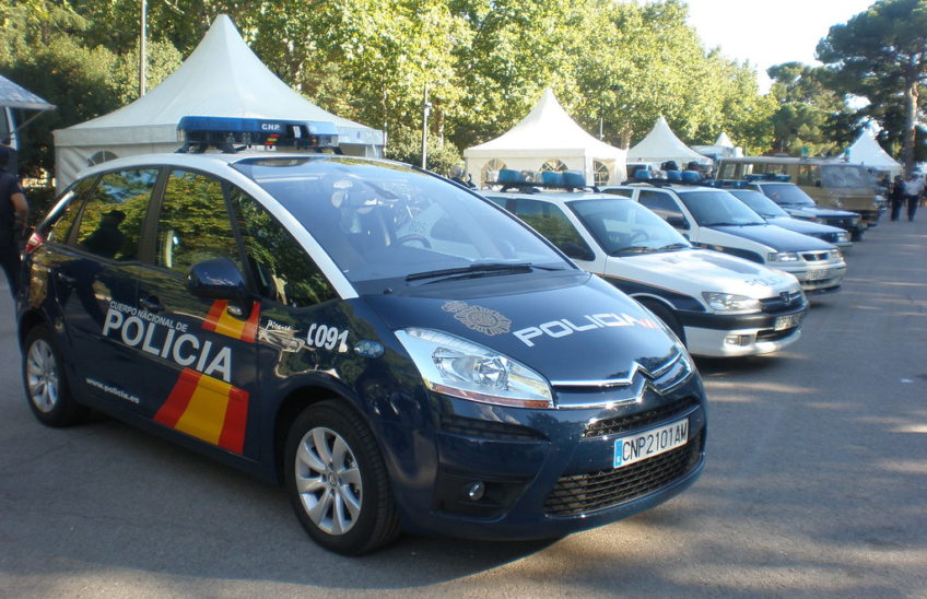 Coche policía-alpe formación